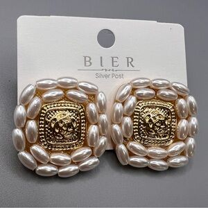 5/$25 Gold and Cream Pearl Earrings